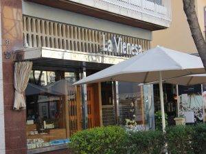 La Vienesa cake and chocolate shop - a favourite of our holiday rental guests in Sant Feliu de Guixols