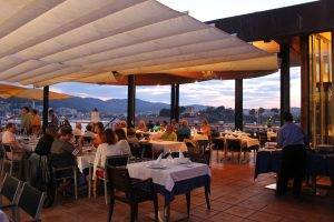 Club Nautic dining room al fresco in Sant Feliu de Guixols, home of our lovely holiday rentals