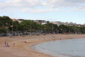 The main beach at Sant Feliu de Guixols in October