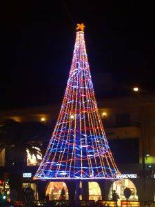 Christmas lights in Girona, just 30 minutes from our vacation rentals in Sant Feliu de Guixols