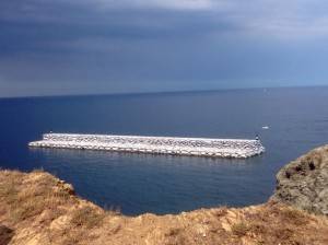 See the breakwater painted by painter Carlos Bros