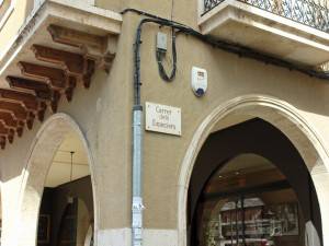 Also, just to the left of the market square when you have the indoor market in front of you...