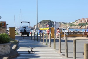 You quickly see the entrance to the Marina