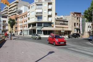 At the west end of the beach you have this mini roundabout