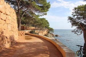 ...takes you round the Headland...